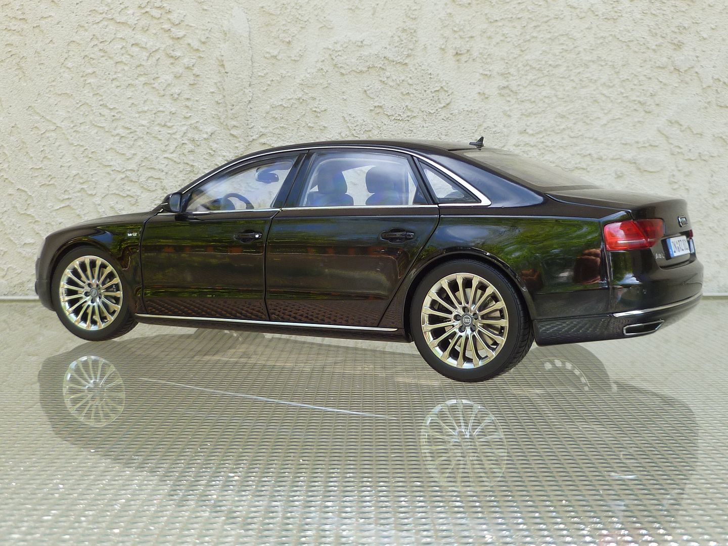 Kyosho Audi A8 W12 D4 Dealer Edition Dx Sedan Coupe